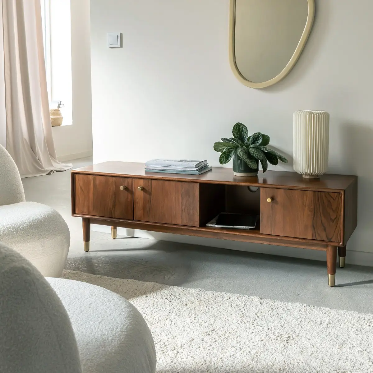 Vandana Vertex Arion 3-door TV stand in acacia wood Vandana Vertex Arion 3-door TV stand in acacia wood