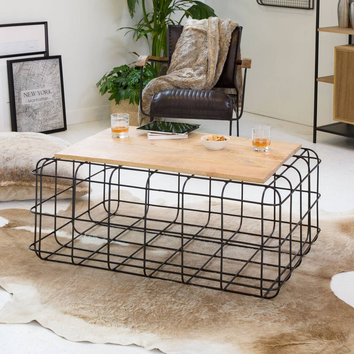 Vandana Elara Aureo coffee table in mango wood and black metal Vandana Elara Aureo coffee table in mango wood and black metal
