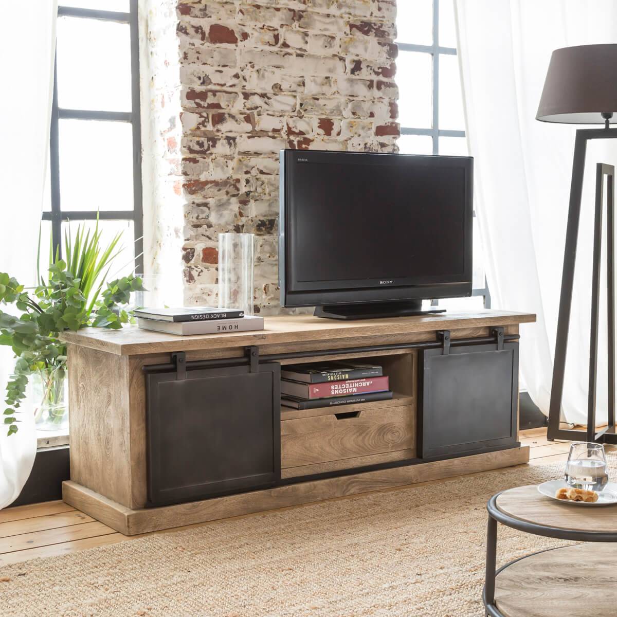 Vandana Cresta Elara TV stand in brushed mango wood and black metal, 150 cm Vandana Cresta Elara TV stand in brushed mango wood and black metal, 150 cm