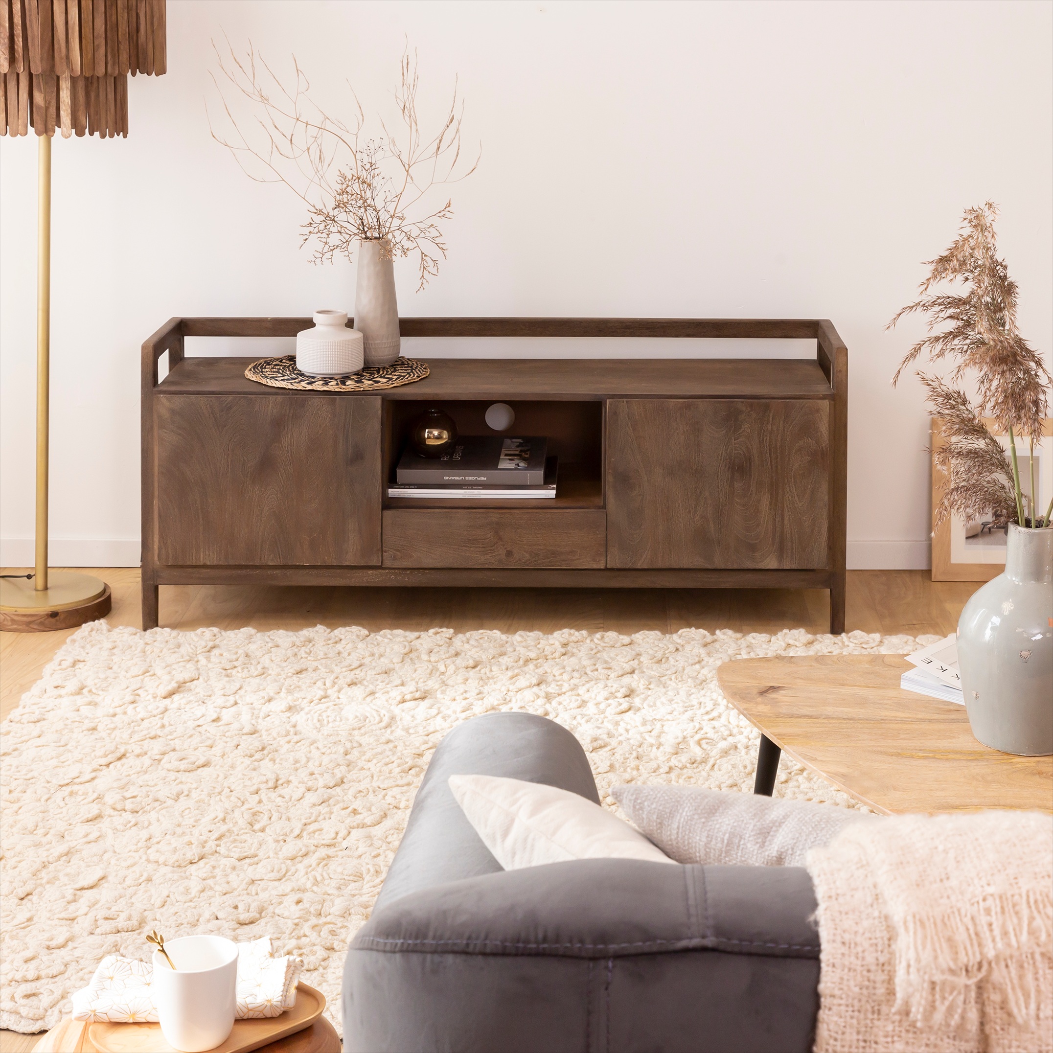 Vandana Mira Radiant brown mango wood TV stand Vandana Mira Radiant brown mango wood TV stand