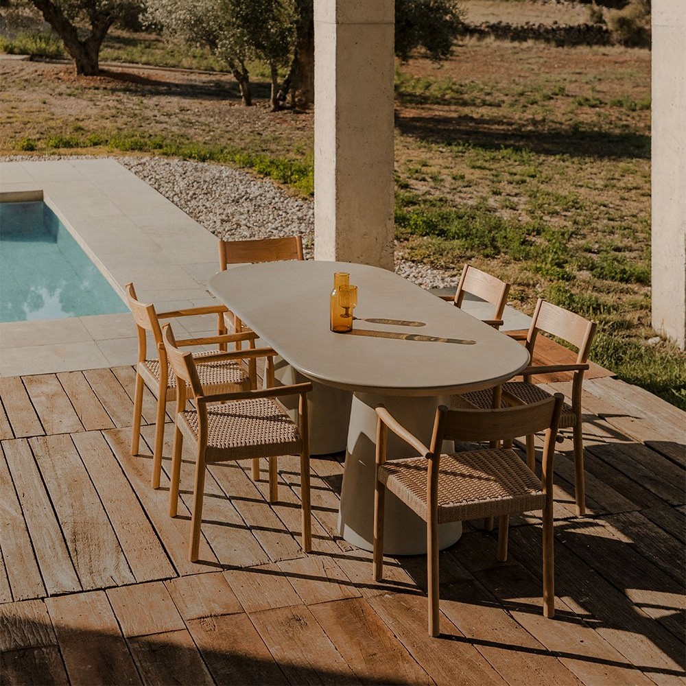 Vandana Nova Novara Oval garden table 220x95 cm in Noemi cement Vandana Nova Novara Oval garden table 220x95 cm in Noemi cement