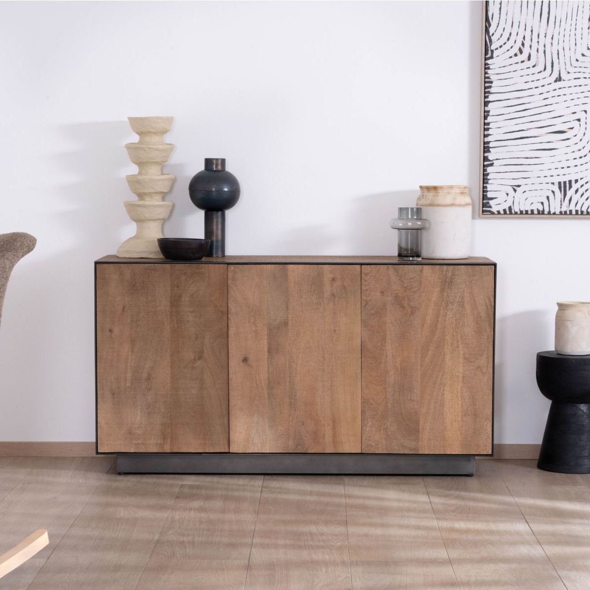 Vandana Crystal Essence 3-door mango wood sideboard in a clean, minimalist style, Santo, 150 cm Vandana Crystal Essence 3-door mango wood sideboard in a clean, minimalist style, Santo, 150 cm
