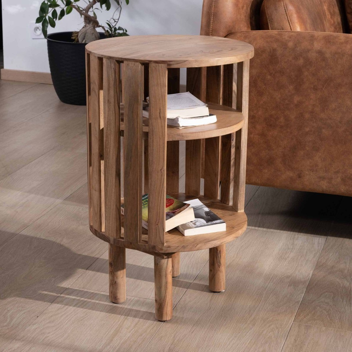 Vandana Crystal Sense Round slatted acacia bedside table with 2 niches Latura Vandana Crystal Sense Round slatted acacia bedside table with 2 niches Latura