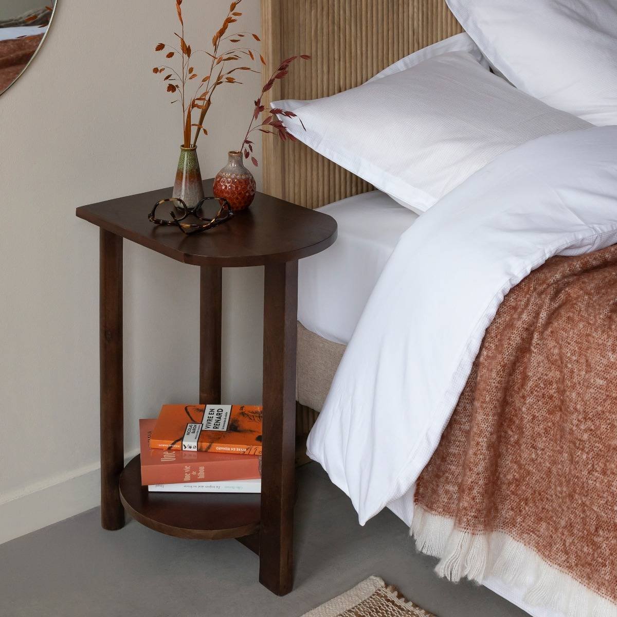 Vandana Vista Grand oval bedside table in mango wood Vandana Vista Grand oval bedside table in mango wood
