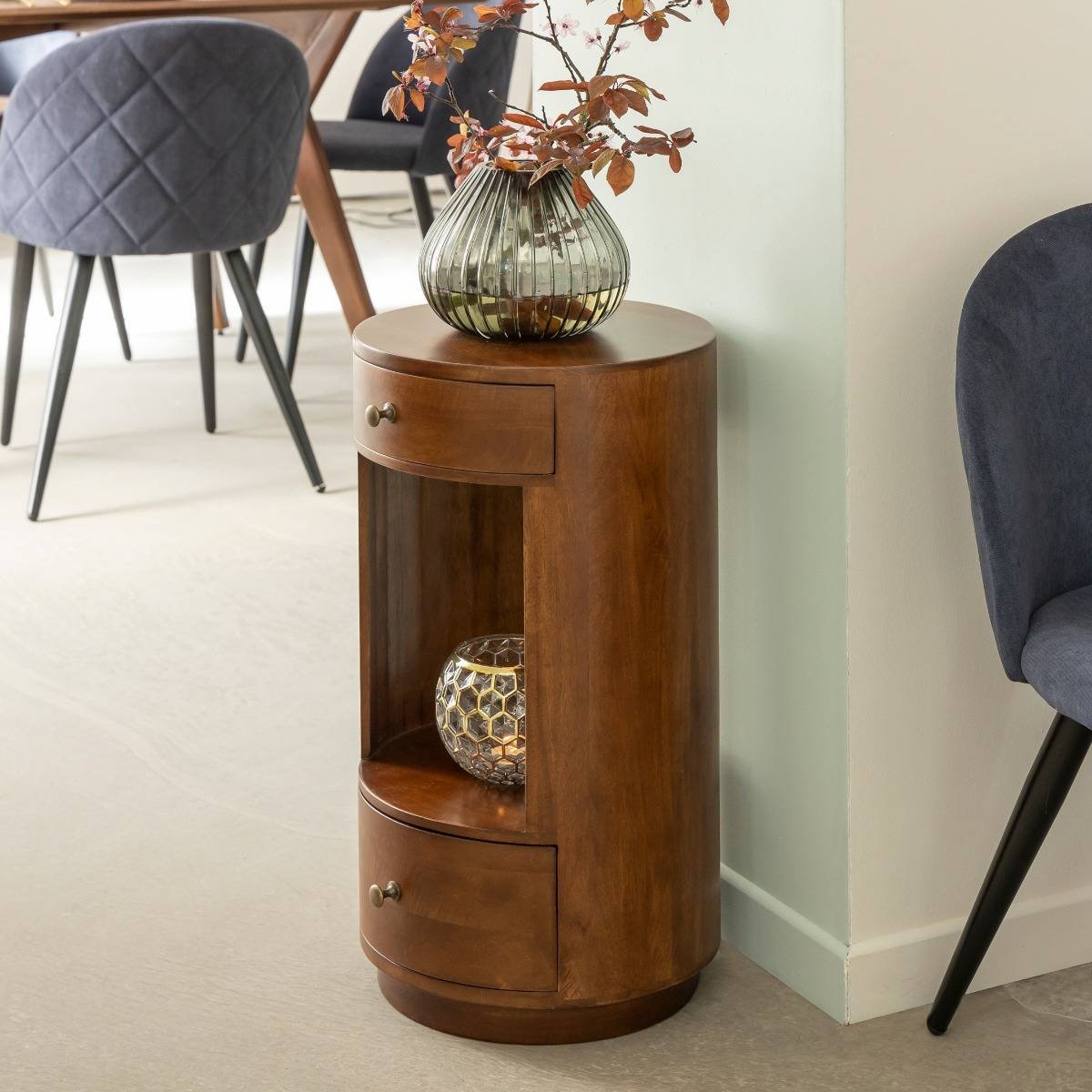 Vandana Vista Terra round bedside table made of mango wood Vandana Vista Terra round bedside table made of mango wood
