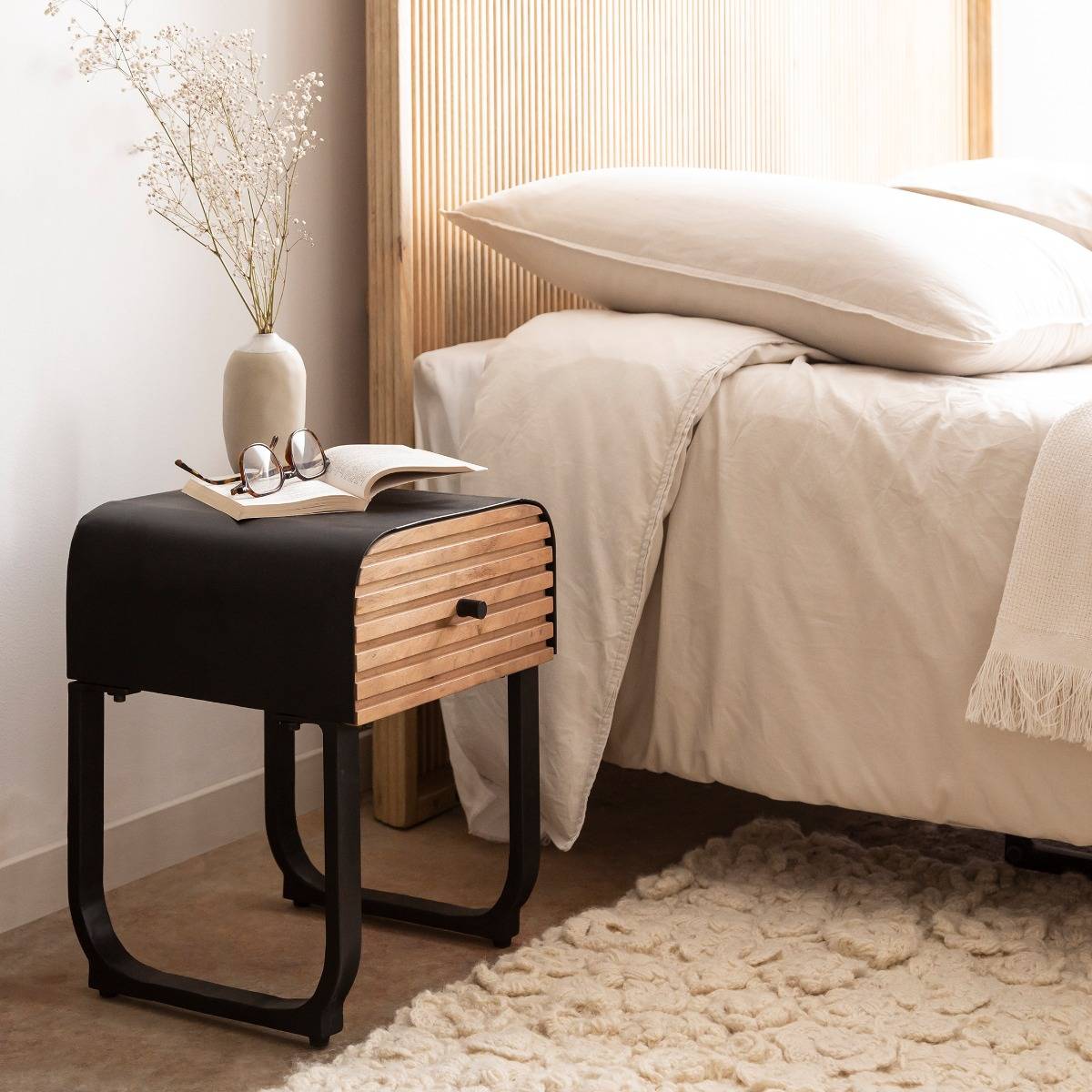 Vandana Grand Zenova bedside table in mango wood and metal Vandana Grand Zenova bedside table in mango wood and metal