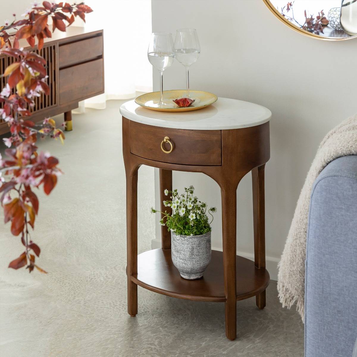 Vandana Grand Orion bedside table in mango wood and marble Vandana Grand Orion bedside table in mango wood and marble