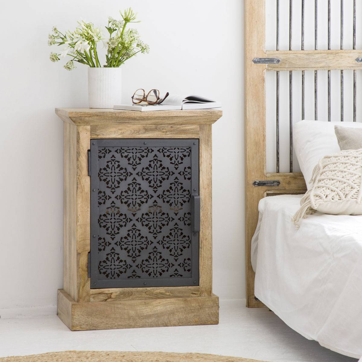 Vandana Vista Vento mango wood bedside table Vandana Vista Vento mango wood bedside table