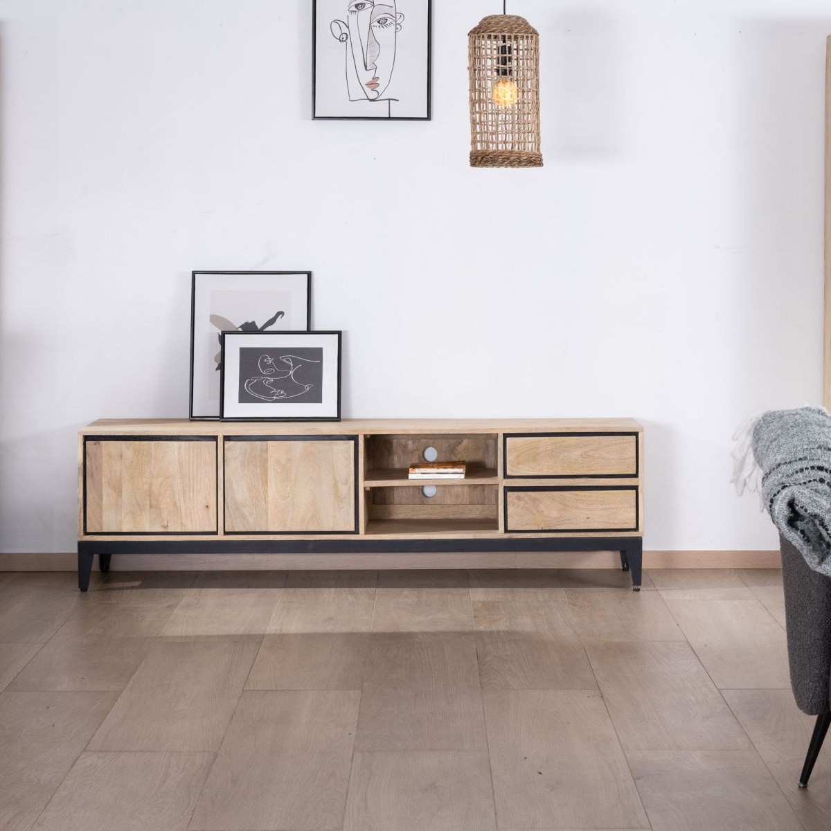 Vandana Silver Spirit two-tone mango wood TV unit with doors, niches and drawers Bocca 180 cm Vandana Silver Spirit two-tone mango wood TV unit with doors, niches and drawers Bocca 180 cm