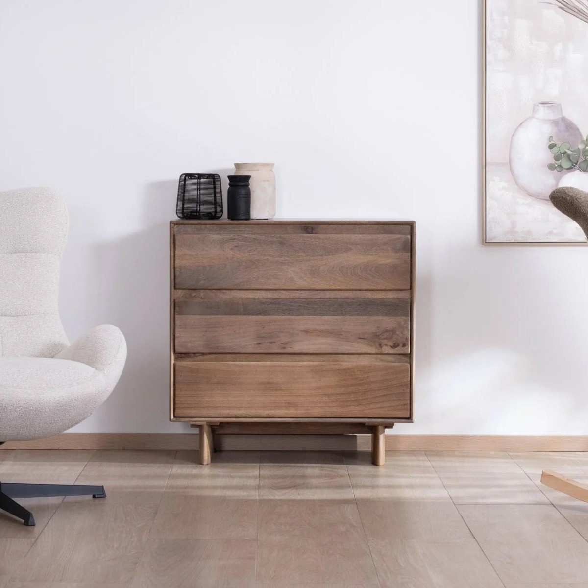 Vandana Royal Harmony style chest of drawers in solid mango wood Geta with 3 wide-opening drawers Vandana Royal Harmony style chest of drawers in solid mango wood Geta with 3 wide-opening drawers