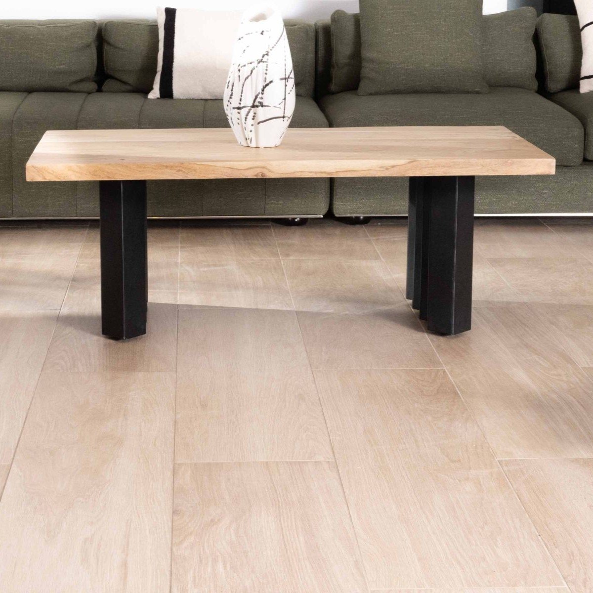 Vandana Golden Space design en acacia naturel et pieds métal plissés Audacio Vandana Golden Space design en acacia naturel et pieds métal plissés Audacio