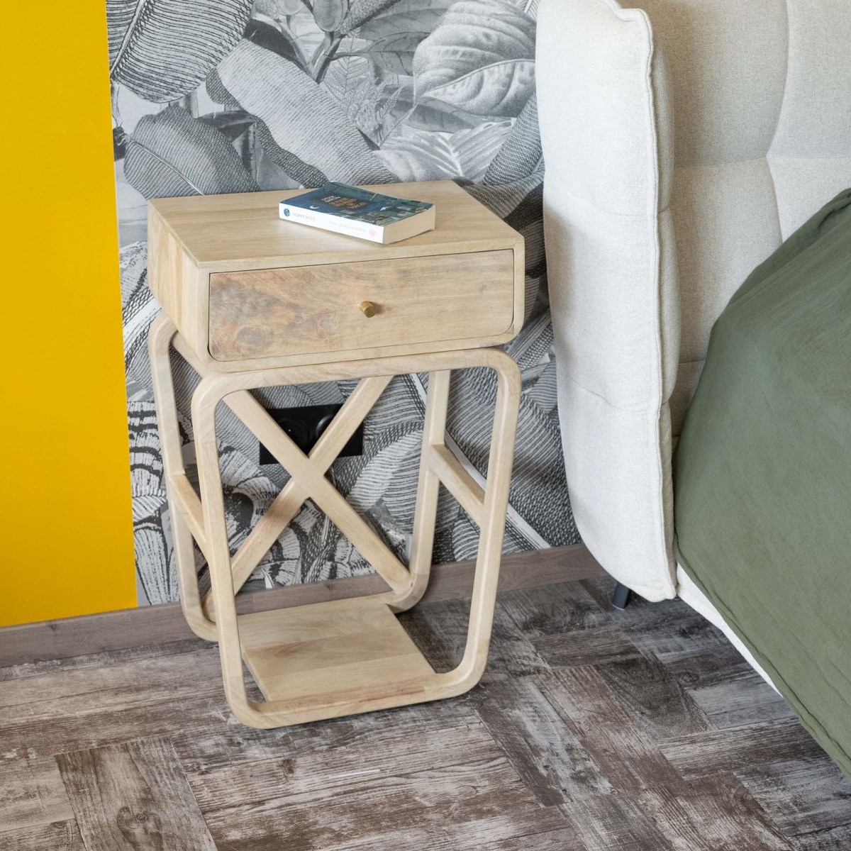 Vandana Crystal Line bedside table in a clean, retro style made of mango wood Vandana Crystal Line bedside table in a clean, retro style made of mango wood