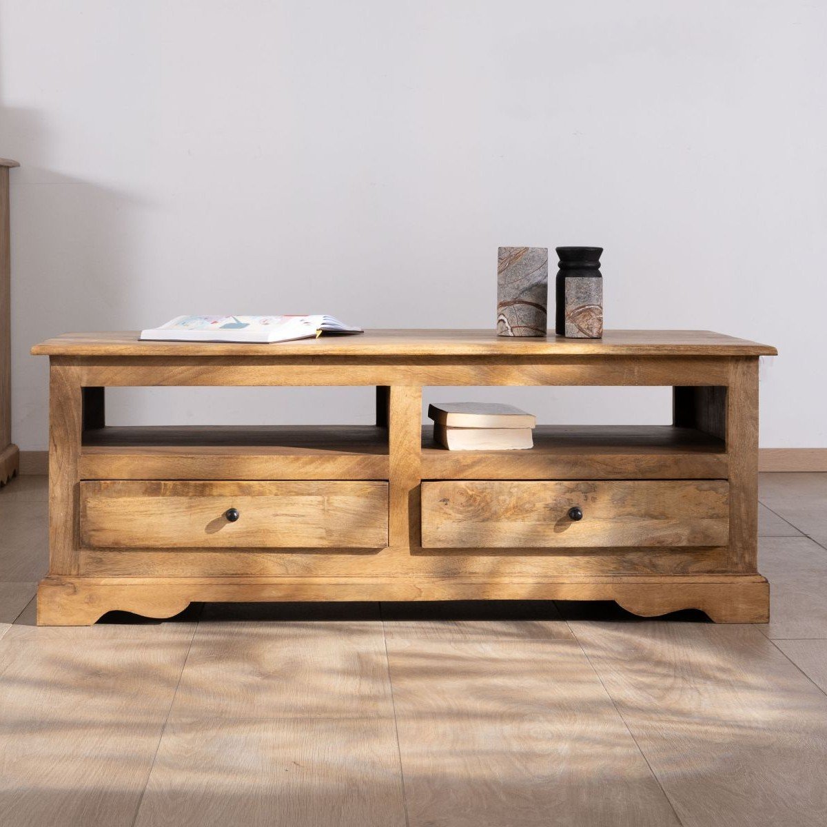 Vandana Golden Shape style coffee table in mango wood Sarah Vandana Golden Shape style coffee table in mango wood Sarah