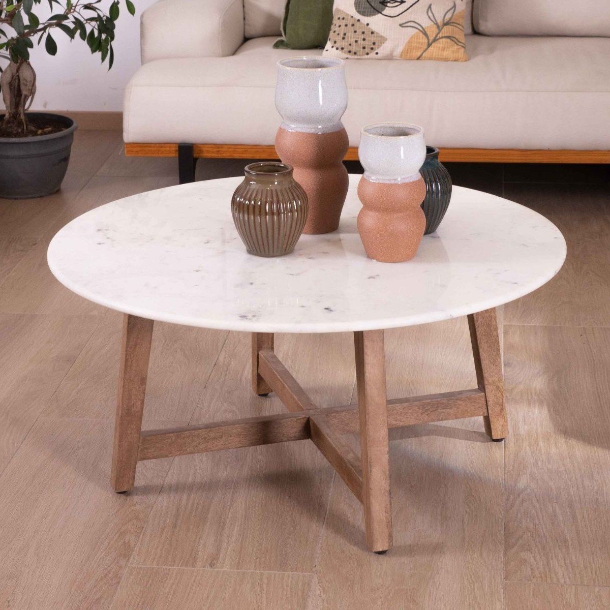 Vandana Golden Sense Round marble table 90 cm with angled solid mango wood legs Lor Vandana Golden Sense Round marble table 90 cm with angled solid mango wood legs Lor