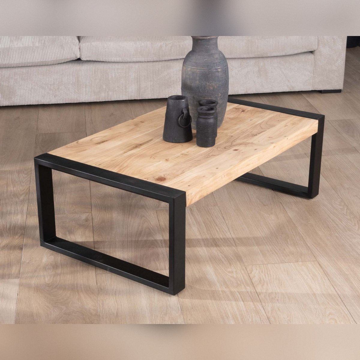 Vandana Silver Form rectangular industrial-style coffee table in metal and wood Vandana Silver Form rectangular industrial-style coffee table in metal and wood