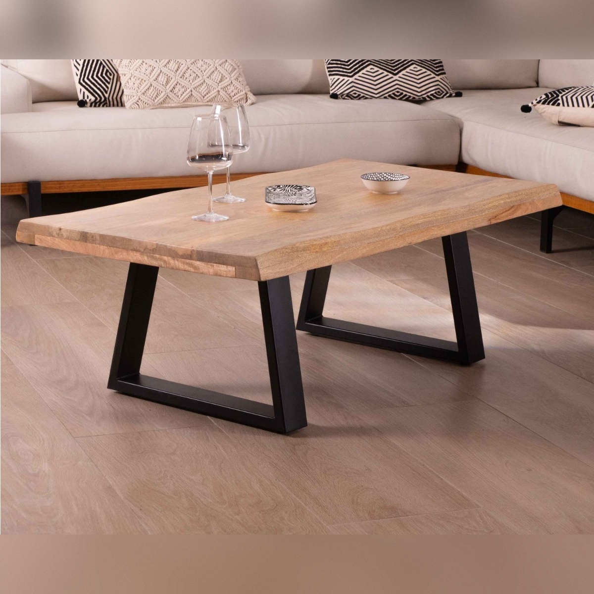 Vandana Silver Origin Character designer coffee table with natural top and trapezoidal metal legs Vandana Silver Origin Character designer coffee table with natural top and trapezoidal metal legs