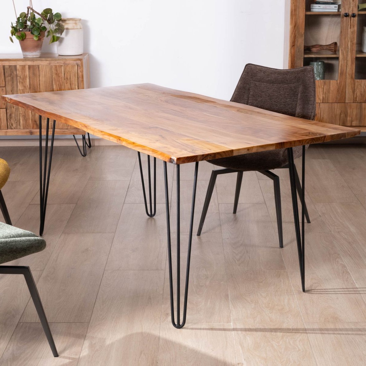Vandana Ivory Comfort and stylish dining table in acacia wood with metal legs Wendy 180 cm Vandana Ivory Comfort and stylish dining table in acacia wood with metal legs Wendy 180 cm