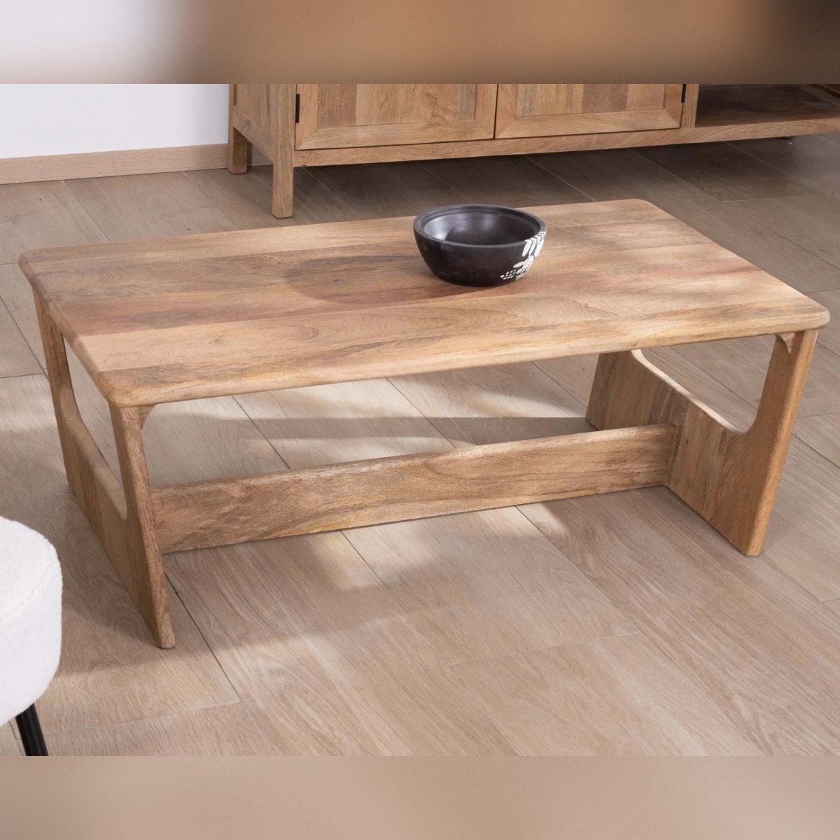 Vandana Golden Tone minimalist coffee table in natural mango wood, 110 cm Vandana Golden Tone minimalist coffee table in natural mango wood, 110 cm