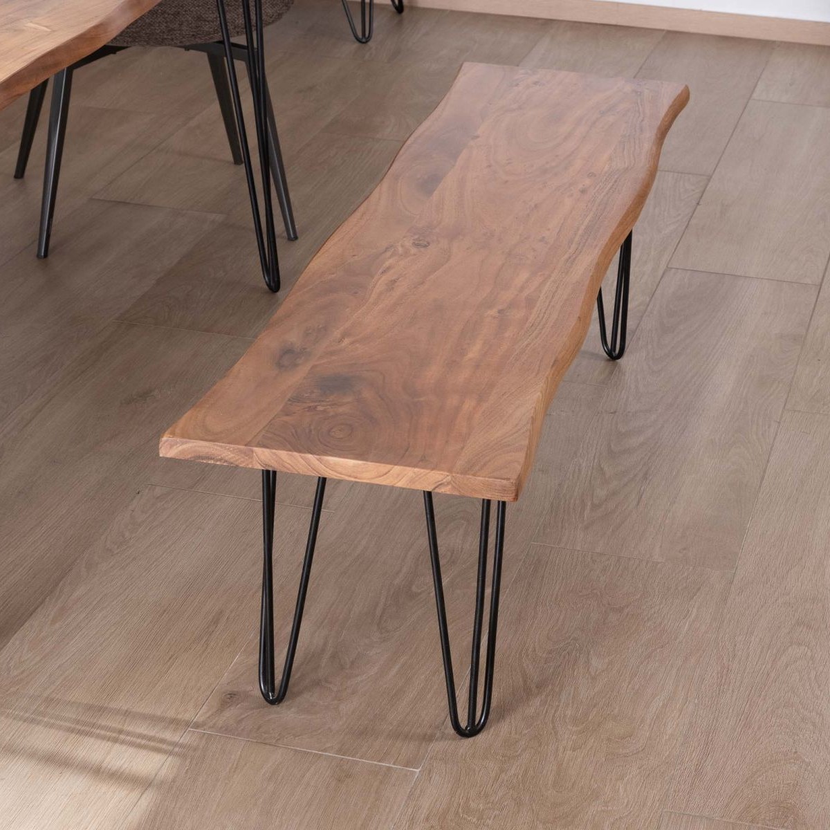 Vandana Urban Aura design bench, 160 cm, in acacia wood with metal legs Vandana Urban Aura design bench, 160 cm, in acacia wood with metal legs